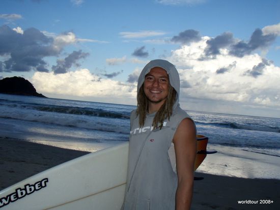 Meer, Wellen, Board...alles was man zum gluecklichsein braucht.