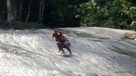 Wasserfallsurfen. A fetzen Gaudi