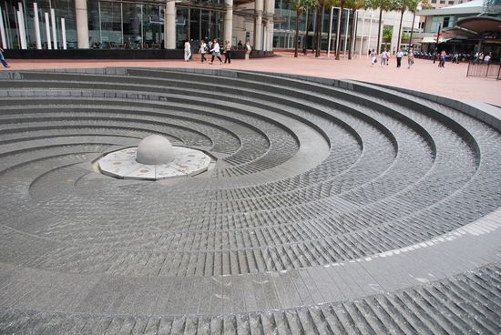 Ungewöhnlicher Brunnen in Darling Harbour