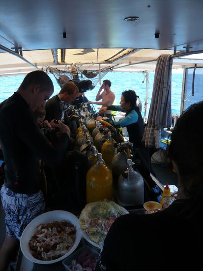 Auf dem Tauchschiff von Adrenalin Divers