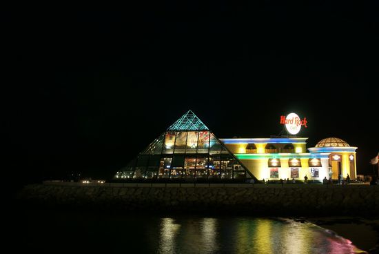 Wenn es auch sonst kaum Bars in Kuwait git: Hard Rock muss sein! Hat schon mal jemand ein Hard Rock Café ohne Bier gesehen? Et voila!