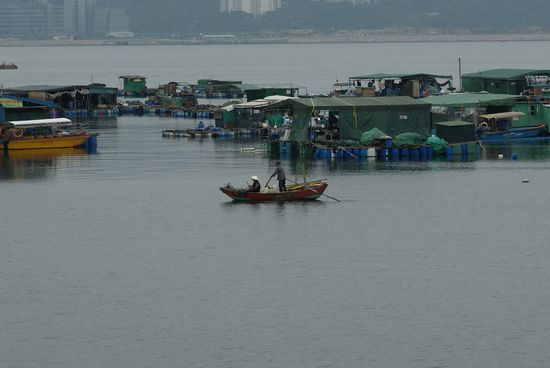 Dies sind Flosshäuser wo wirklich noch Familien wohnen und diese vom Fischfang leben.