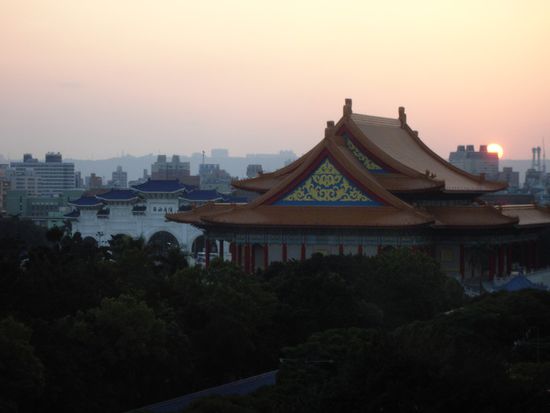 Das Bild habe ich von der Arbeit (beim Kunden) aus gemacht. Mir fällt der Name zwar nicht mehr ein, aber das werde ich mir am Wochenende mal genauer anschauen!