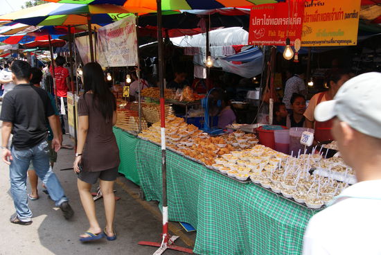 Der Essensstand ist noch sehr human. Werde andere nachliefern! 