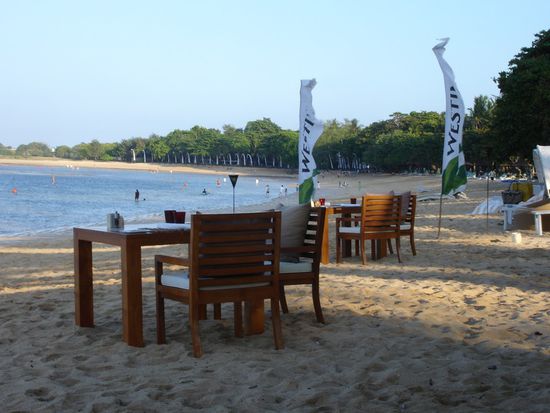 Abends konnte man am Strand Abendessen.