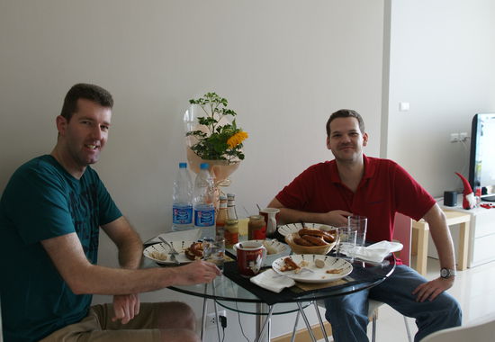 Bevor die Party Abends los geht, morgens erst mal ein schoenes Weisswurst- Fruehstueck! 