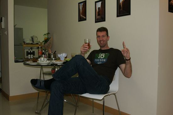 Man beachte das Getraenk in seiner Hand, wenn man es hoffentlich erkennen kann!