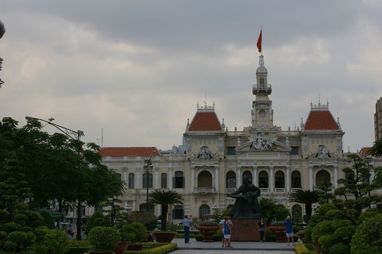 Hotel de Ville- der Name irritiert ein wenig: es ist das Rathaus.