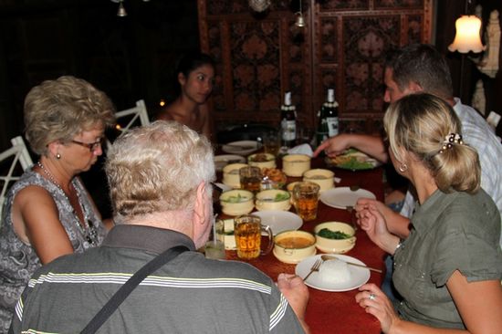 Das war schon Silversterabend. Wir waren zusammen ganz tradizionell thailaendisch essen.