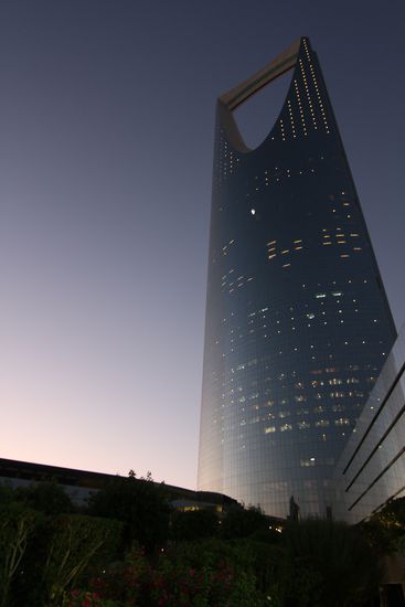 Kingdomtower, 300m und die Bruecke ganz oben ist die BEsucherplattform