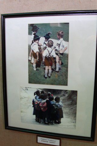 Anschliessend waren wir im Internationalen Bergsteiger Museum. Ich war positiv ueberrascht und es hat mir sehr gut gefallen. Im Bild oben wurden immer Beispiele bzw. Parallelen zu dem Leben in den Alpen gezeigt, sehr lustig!