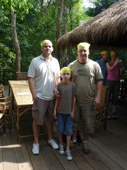 Einen Hoehepunkt gab es allerdings noch: Treetop Adventure Thailand.
Hier sind wir auf 26 Plattformen von Baum zu Baum, gigantisch und super hoch!