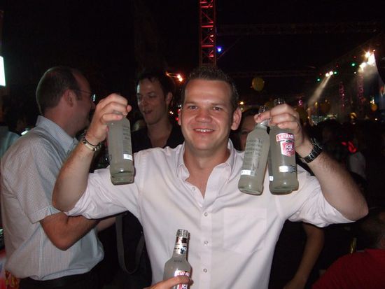 Jetzt bleibt mir nur noch zu sagen: Prost auf ein gesundes und erfolgreiches Jahr 2009!
Das wars erst mal wieder von mir.
Bis dahin viele Grüße
Sascha
Bangkok, den 04.01.2009