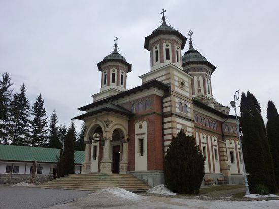 Ein Grossteil ber Bevoelkerung ist orthodox.