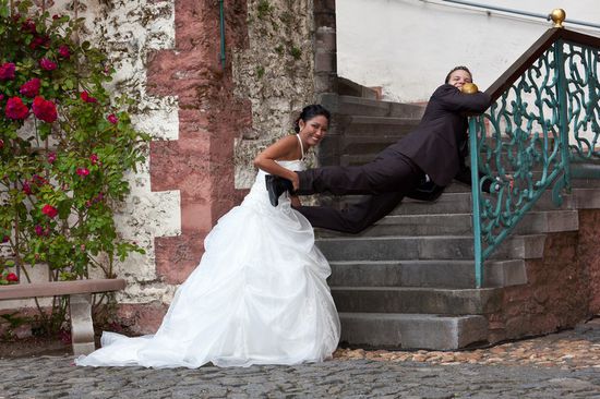 Sie hats doch geschafft und mich vor den Altar gezerrt )
Ein bisschen Spass muss ja auch mal sein!