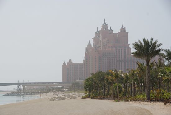 Das neu eröffnete Atlantis Hotel mit "Privatstrand".