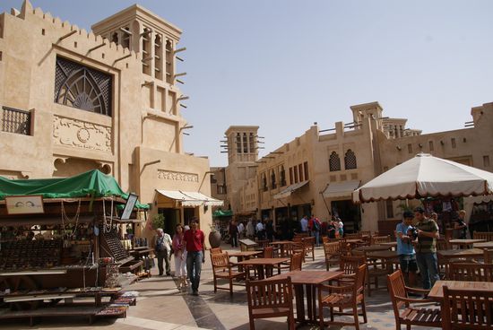 Sieht aus wie ein Marktplatz, ist aber ein Shoppingcenter- und das mit Abstand schönste was ich bisher gesehen habe, muss ich den Scheichs lassen!