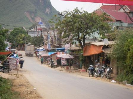 Ortseinfahrt Lao Chai