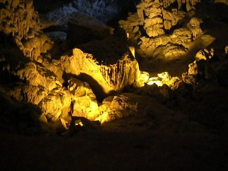 Grotte in Halong-Bay