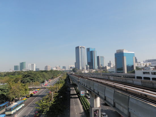Bangkok von der S-Bahn gesehen