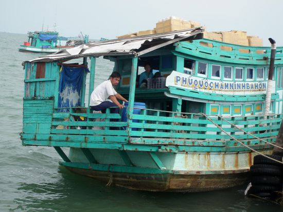 Fracht und Passagierboot !
Da moechte ich nicht mitfahren