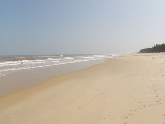 wunderschoener Strand ausserhalb von Hue