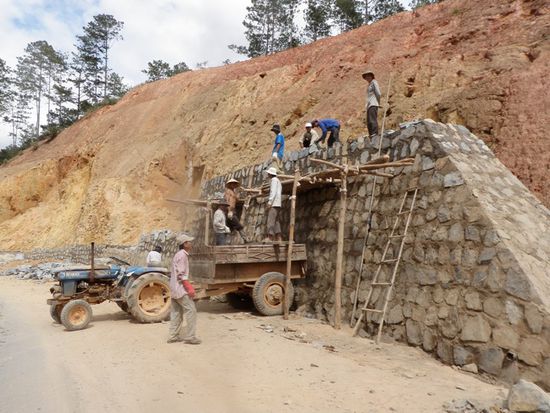 Bau einer Stuetzmauer