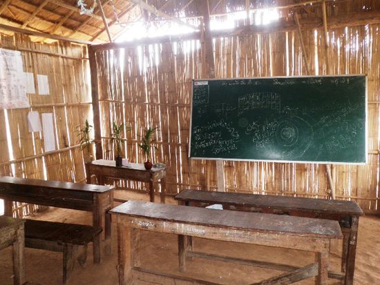 Klassenzimmer in einem fortgeschrittenem Dorf.