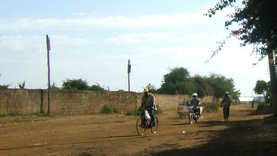 Fahrrad- und Motorradtaxis in Mamboleo