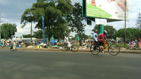 Am Rande eines kleinen Fischmarktes