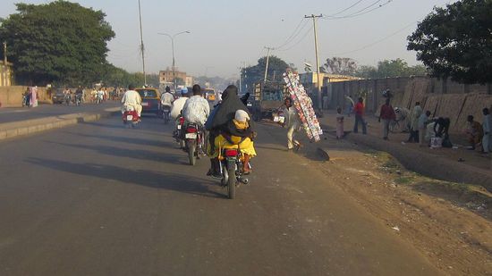 Okadas dominieren das Straßenbild in Kano