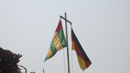 Noch immer weht die deutsche Fahne über dem Chief's House