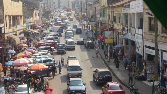 Blick auf das geschäftige Treiben in Kumasi