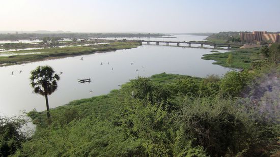 Blick auf den Niger und die Kennedy-Brücke