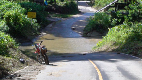 Hier musste ich durch, das Wasser war etwa knietief