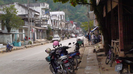 eine Strasse in Tachilek, Burma