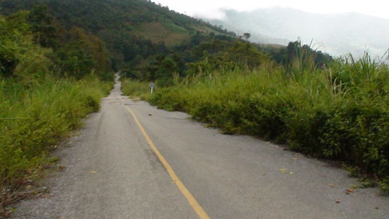 Bevor ich ganz oben bin, ist die Strasse manchmal ganz schoen abenteuerlich.