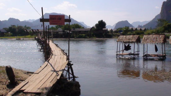 Eine der Bruecken zur Insel.