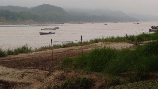 Morgennebel ueber dem Mekong-River