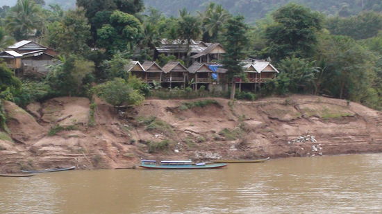 in einem dieser Bungalows habe ich uebernachtet.