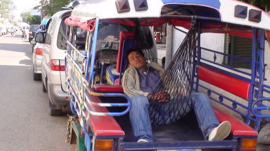 Need Taxi? Bitte spaeter wiederkommen!