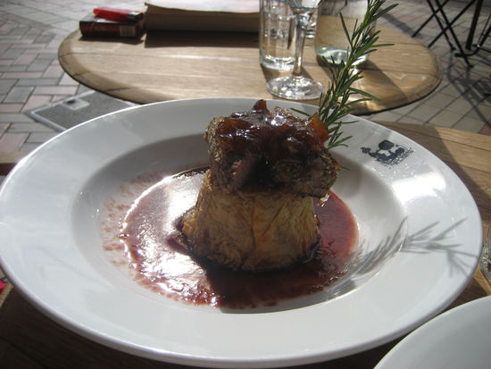 unser dinner in der abendsonne...