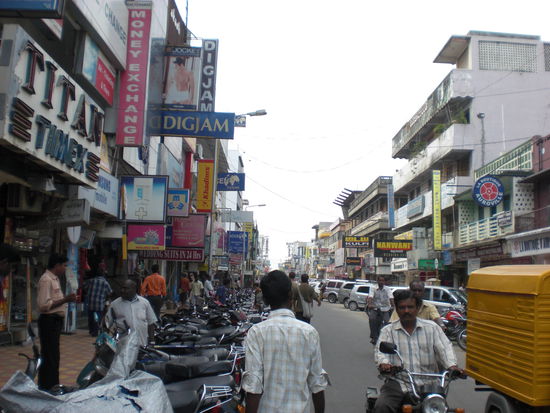 einkaufsstrasse in pondy