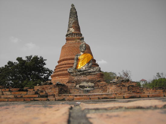 Buddha auf dem Gelände des Wat Worachetha Ram