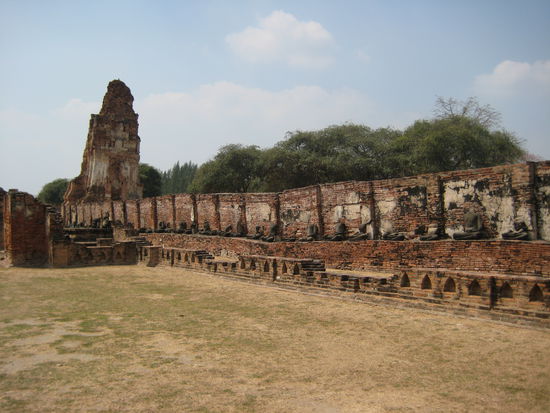 Wat Mahathat - alles Buddhas ohne Koepfe