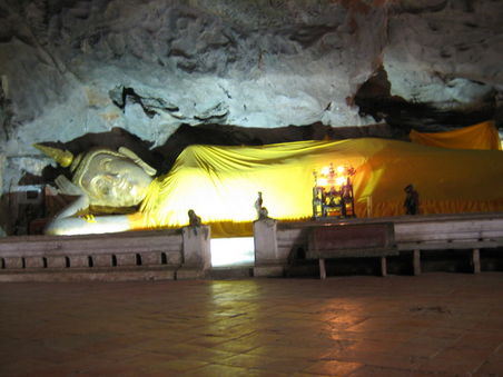Der liegenden Buddha (ebenfalls in Halle 2 der Hoehle)