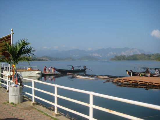 Der Pier vom Lake of Khao Sok National Park