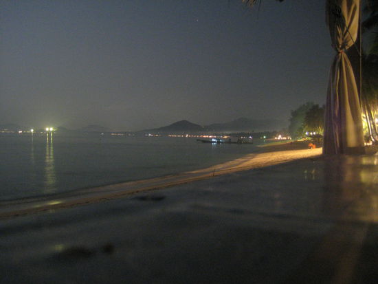 Der Strand bei Nacht nach unserer Ankunft(nach rechts runter fotografiert). Mittlerweile war es ja doch schon wieder dunkel.