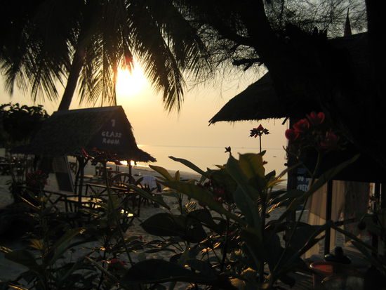Sonnenuntergang am Haad Yao von unserem Beach Front Bungalow aus.