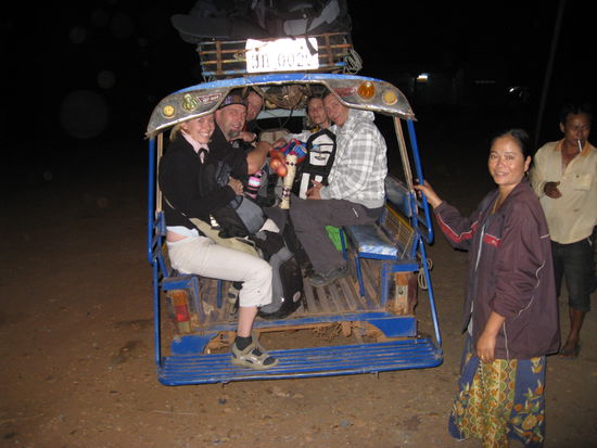 Naechtliche Tuk Tuk Fahrt in Attapeu.